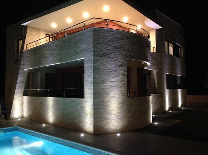 Image No.12-6 Bed Property for sale