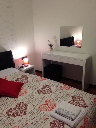 Image No.20-6 Bed Property for sale