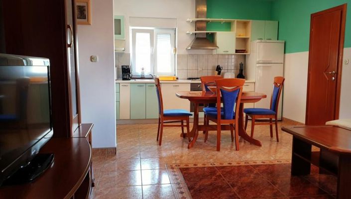 Image No.18-7 Bed Property for sale