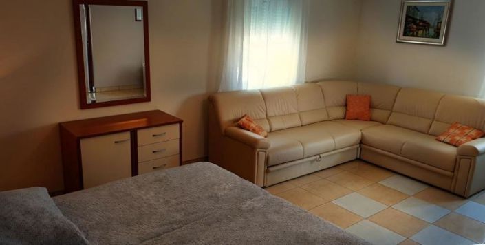 Image No.19-7 Bed Property for sale