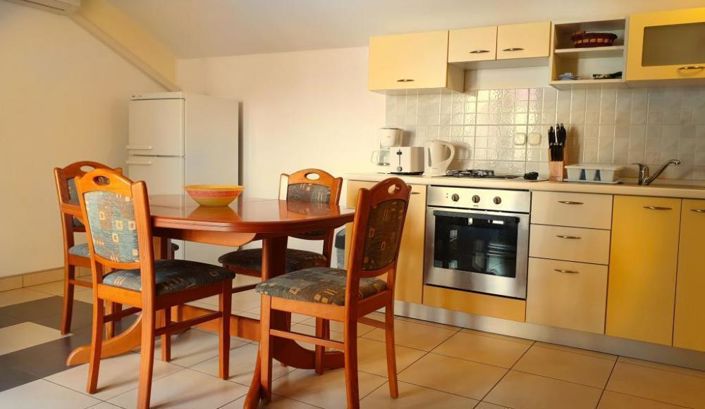 Image No.24-7 Bed Property for sale