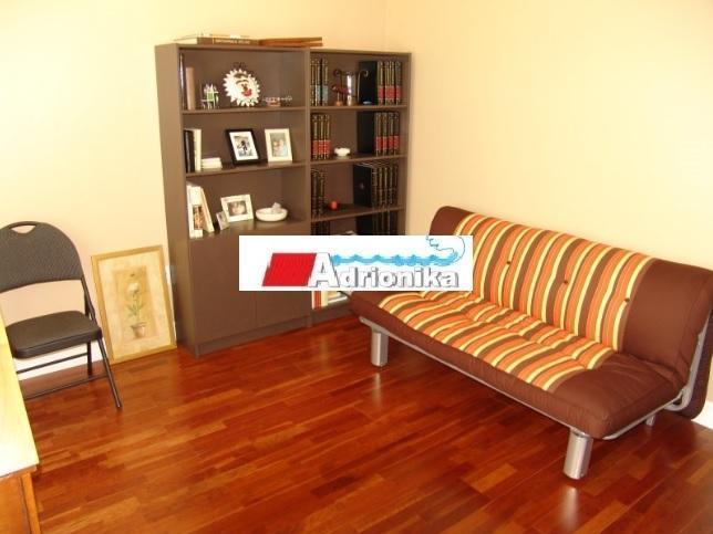 Image No.17-6 Bed Property for sale