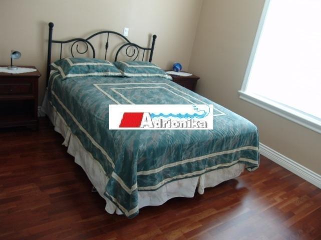 Image No.19-6 Bed Property for sale