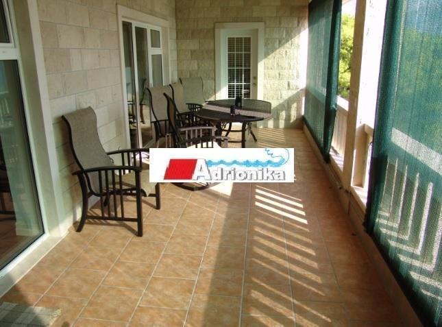 Image No.24-6 Bed Property for sale