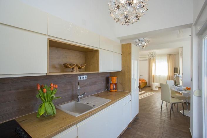 Image No.14-7 Bed Property for sale