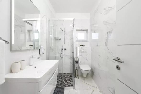 Image No.12-3 Bed Property for sale