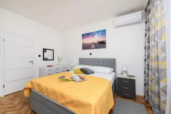 Image No.14-3 Bed Property for sale