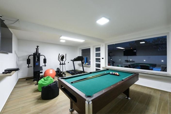 Image No.17-3 Bed Property for sale