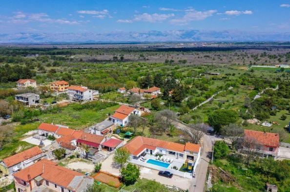 Image No.4-3 Bed Property for sale