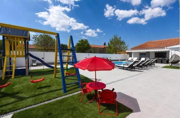 Image No.5-3 Bed Property for sale