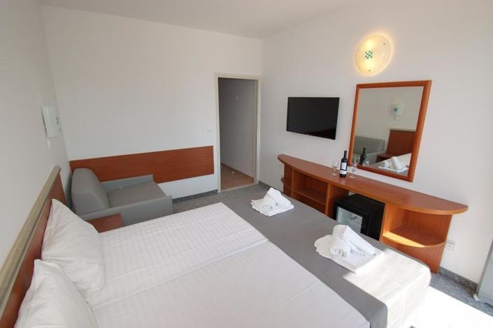 Image No.9-45 Bed Property for sale