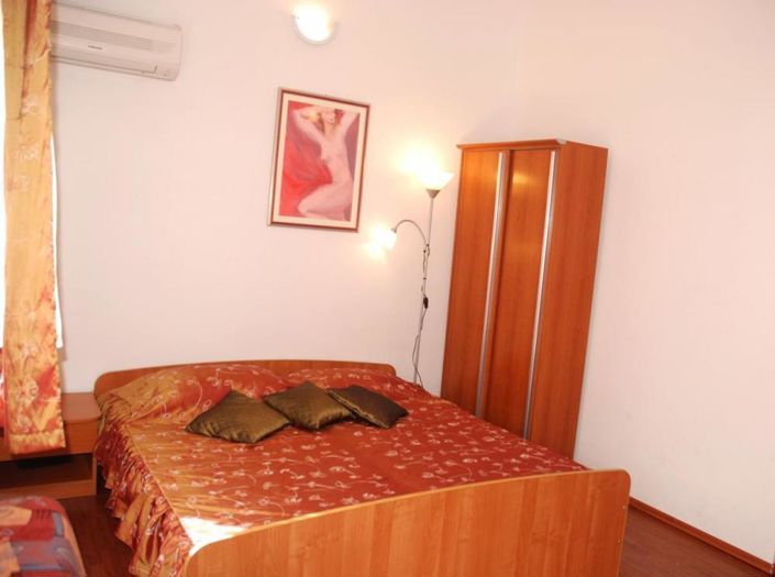 Image No.13-5 Bed Property for sale