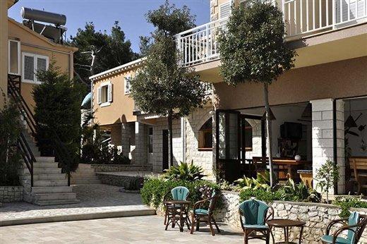 Image No.10-Propriété de 21 chambres à vendre à Lumbarda