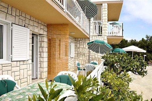 Image No.7-Propriété de 21 chambres à vendre à Lumbarda