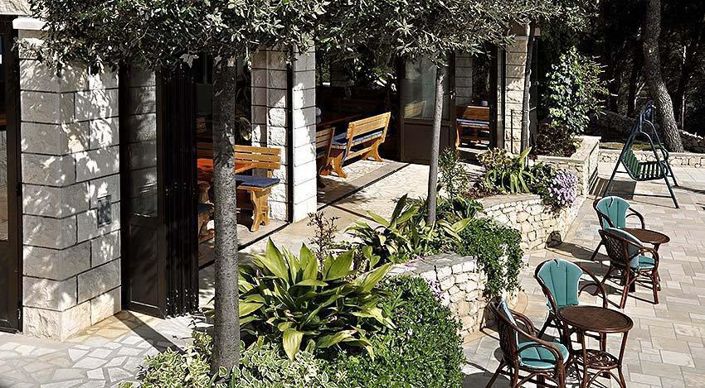 Image No.9-Propriété de 21 chambres à vendre à Lumbarda