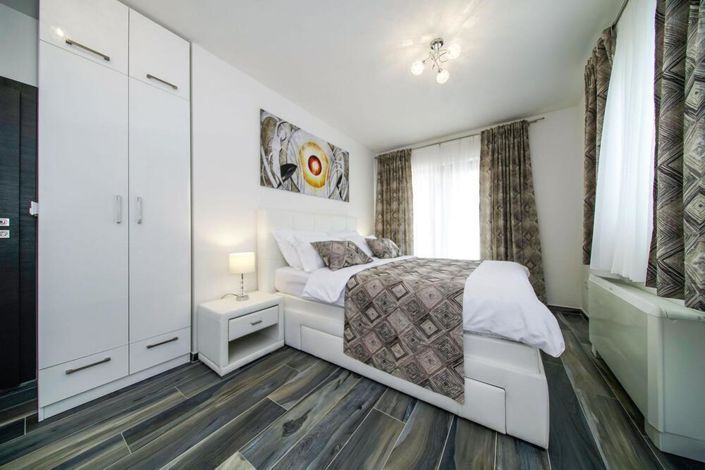 Image No.13-4 Bed Property for sale