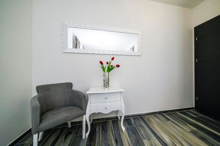 Image No.14-4 Bed Property for sale