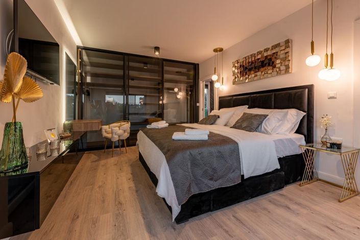 Image No.6-4 Bed Property for sale