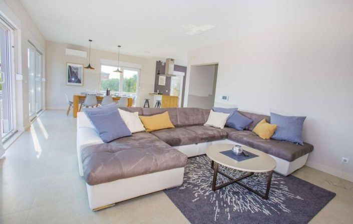 Image No.11-4 Bed Property for sale