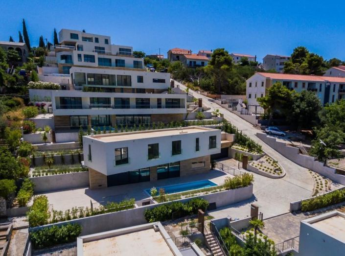 Image No.22-4 Bed Property for sale