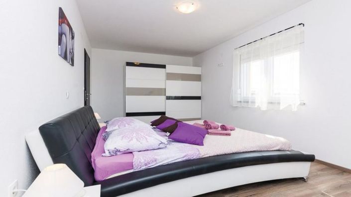 Image No.14-4 Bed Property for sale