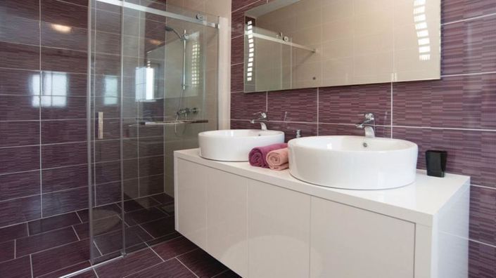 Image No.17-4 Bed Property for sale