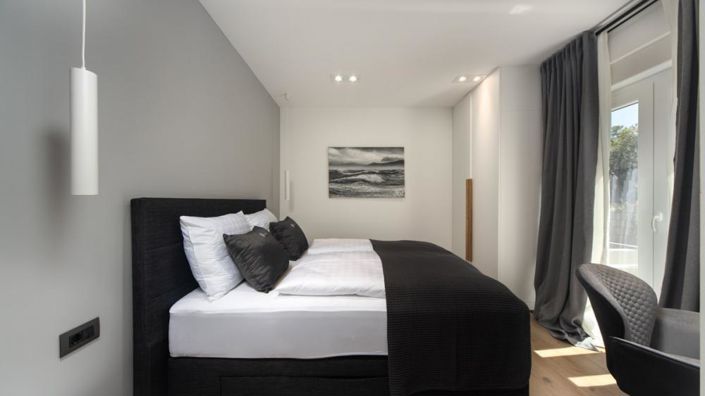 Image No.17-4 Bed Property for sale