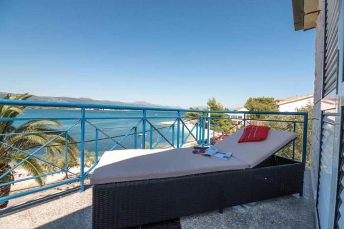 Image No.12-5 Bed Property for sale