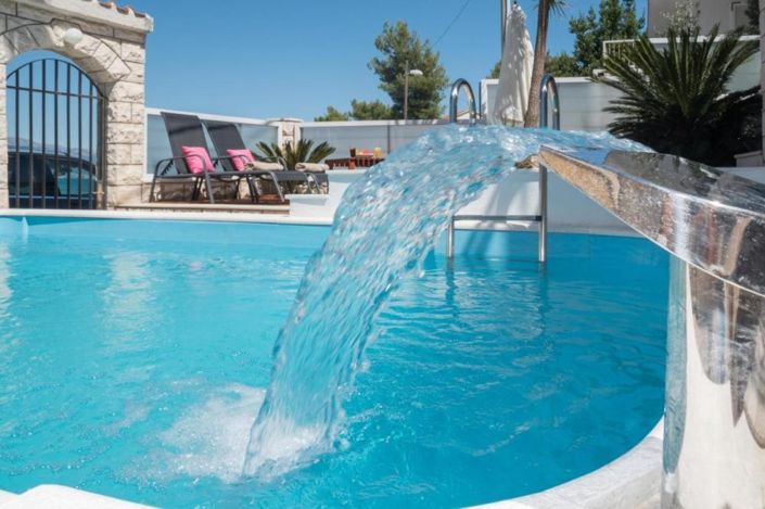 Image No.17-5 Bed Property for sale