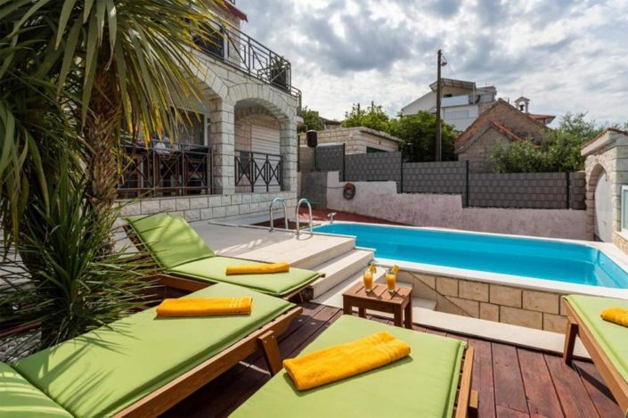 Image No.7-5 Bed Property for sale