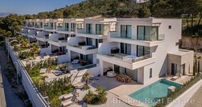 Image No.2-5 Bed Property for sale