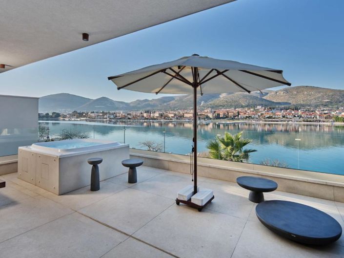 Image No.7-5 Bed Property for sale