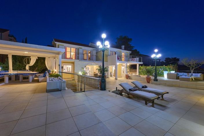 Image No.20-5 Bed Property for sale