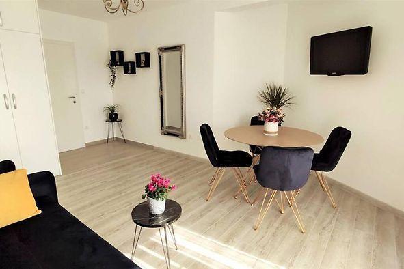 Image No.11-8 Bed Property for sale