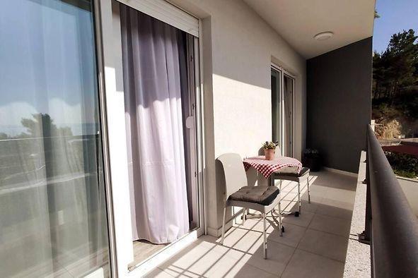 Image No.18-8 Bed Property for sale