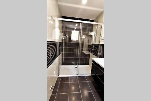 Image No.19-8 Bed Property for sale