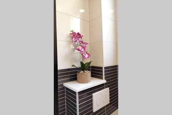 Image No.22-8 Bed Property for sale