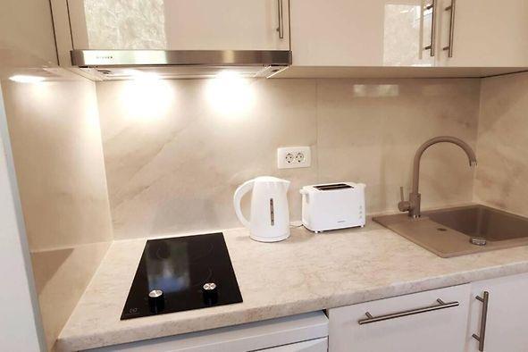 Image No.24-8 Bed Property for sale