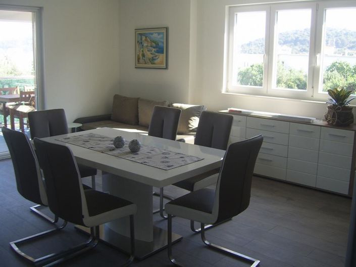 Image No.10-8 Bed Property for sale