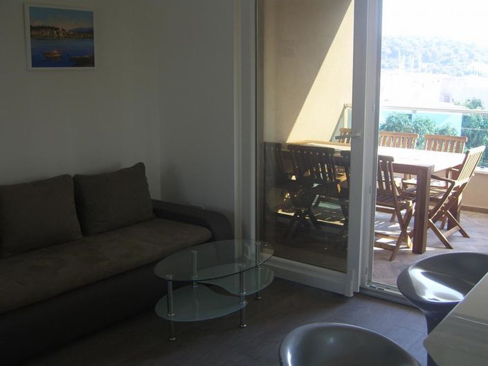 Image No.12-8 Bed Property for sale