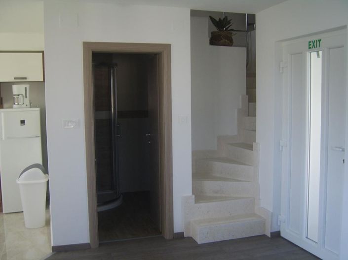 Image No.19-8 Bed Property for sale