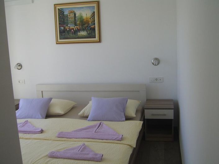 Image No.25-8 Bed Property for sale