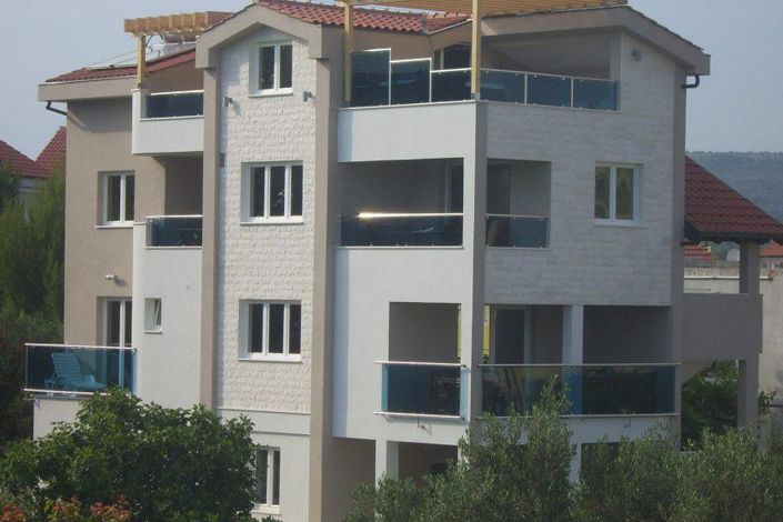 Image No.6-8 Bed Property for sale