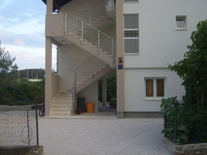 Image No.9-8 Bed Property for sale