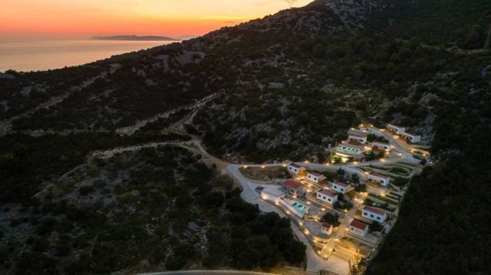 Image No.8-Propriété de 17 chambres à vendre à Ploce