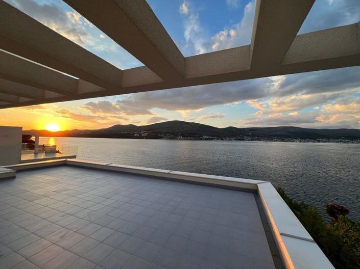 Image No.24-4 Bed Property for sale