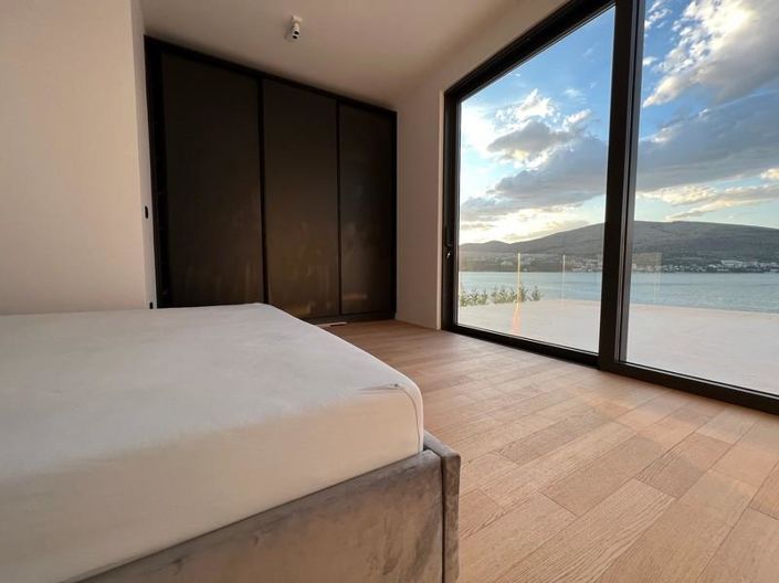 Image No.25-4 Bed Property for sale