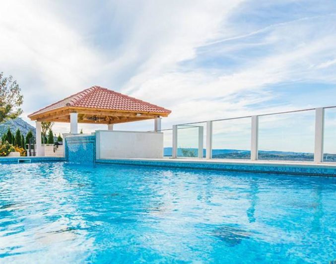 Image No.5-6 Bed Property for sale