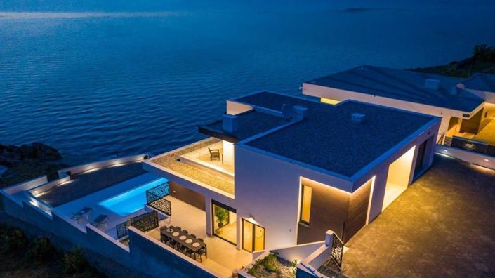 Image No.10-5 Bed Property for sale