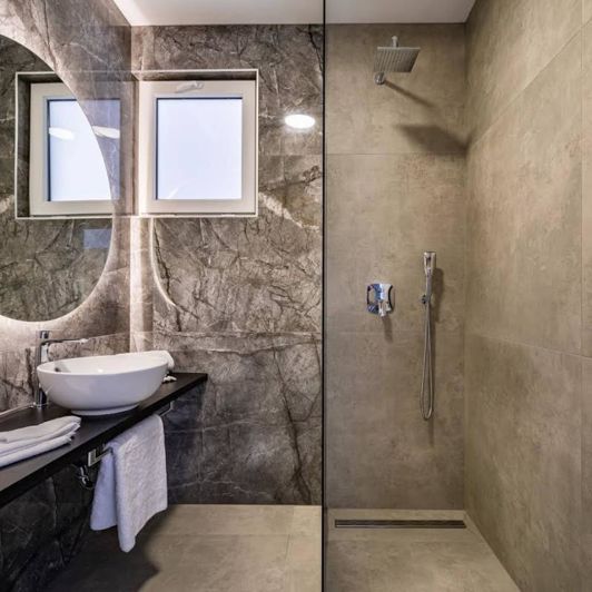 Image No.15-5 Bed Property for sale